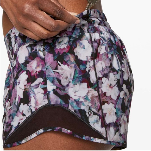 Lululemon Hotty hot short 2 2.5” - Picture 10 of 12